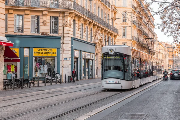 Marseille Frankreich Januar 2022 Moderne Straßenbahn Mit Fahrgästen Den Straßen — Stockfoto