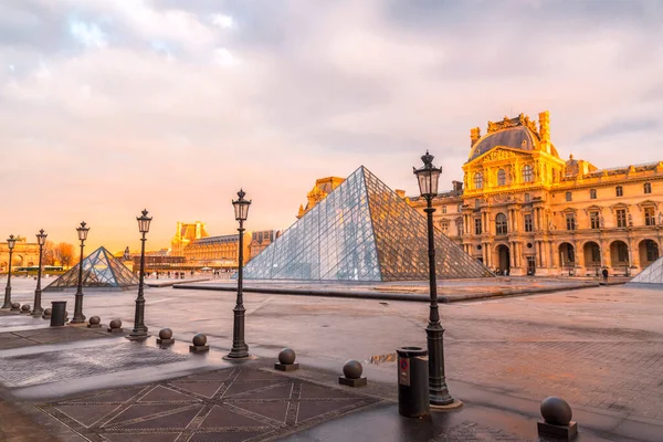 Paříž Francie Jan20 2022 Skleněná Pyramida Muzea Louvre Hlavní Vchod — Stock fotografie