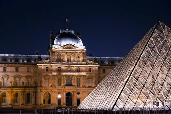 Paříž Francie Jan24 2022 Skleněná Pyramida Muzea Louvre Hlavní Vchod — Stock fotografie