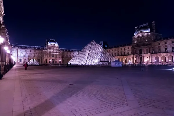 Paris Fransa Ocak 2022 Louvre Müzesi Nin Cam Piramidi Ünlü — Stok fotoğraf