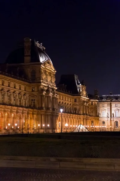 París Francia Ene 2022 Pirámide Vidrio Del Museo Del Louvre —  Fotos de Stock