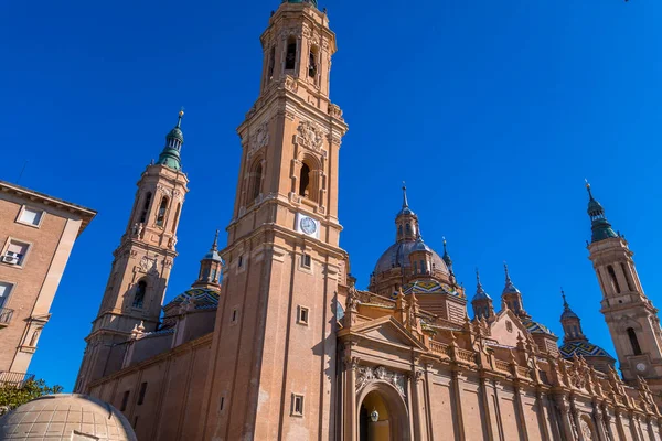 Katedra Bazylika Matki Bożej Filaru Jest Rzymskokatolickim Kościołem Nad Rzeką — Zdjęcie stockowe