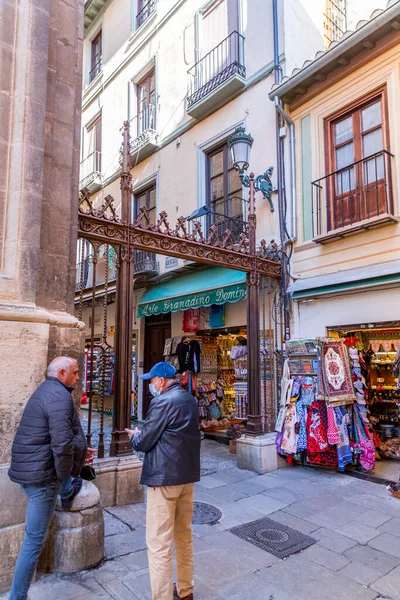 Granada Spanje Februari 2022 Ambachtelijke Bazaar Arabische Markt Naast Kathedraal — Stockfoto
