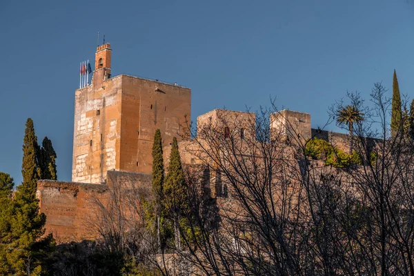 阿罕布拉是位于西班牙安达卢西亚格拉纳达的一座宫殿和城堡建筑群 是世界上最重要的伊斯兰建筑遗产之一 — 图库照片