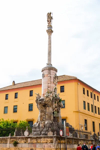 Cordoba Spagna Febbraio 2022 Colonna Statua Commemorativa Del Trionfo San — Foto Stock