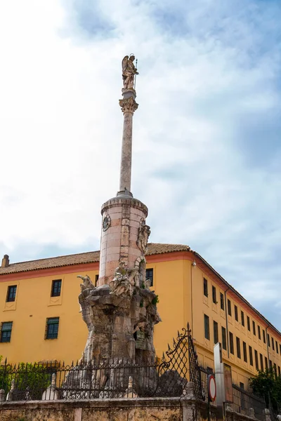 Cordoba Spagna Febbraio 2022 Colonna Statua Commemorativa Del Trionfo San — Foto Stock