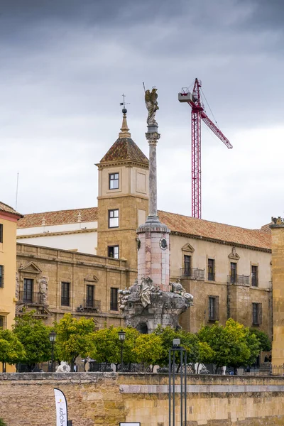 Cordoba Spanien Februari 2022 Kolumn Och Staty Till Minne Saint — Stockfoto