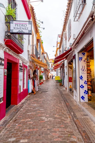 Кордова Испания Февраля 2022 Года Уличная Сцена Традиционной Андалузской Архитектурой — стоковое фото