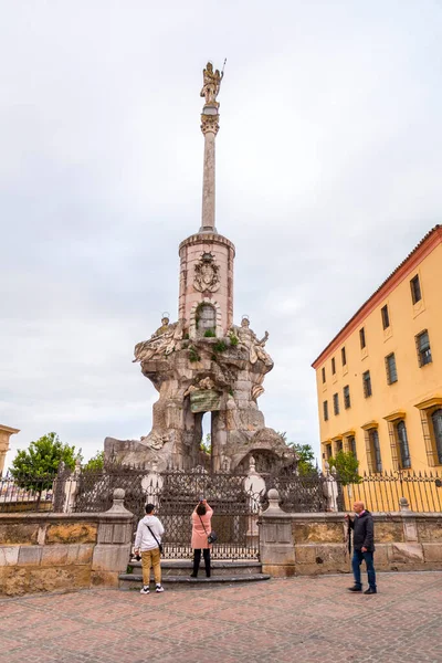 Córdoba España Febrero 2022 Columna Estatua Conmemorativa Del Triunfo San —  Fotos de Stock