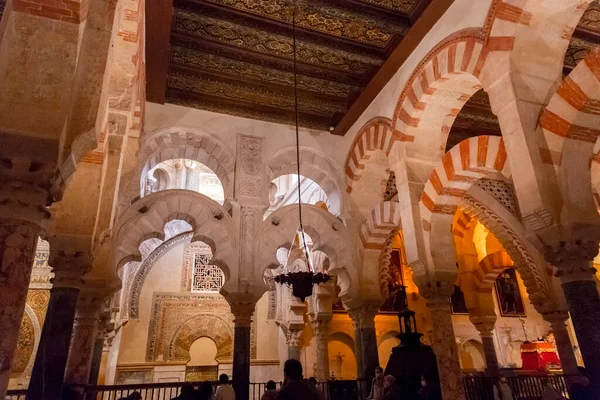 Cordoba Hiszpania Lutego 2022 Widok Wnętrza Detale Dekoracyjne Wspaniałego Meczetu — Zdjęcie stockowe