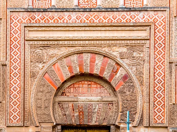 모스크에서 바라본 장식적 묘사가 스페인 루시아에 현재의 대성당 — 스톡 사진
