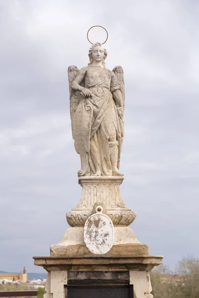 Staty Saint Raphael Mitt Den Romerska Bron Puente Romano Cordoba — Stockfoto