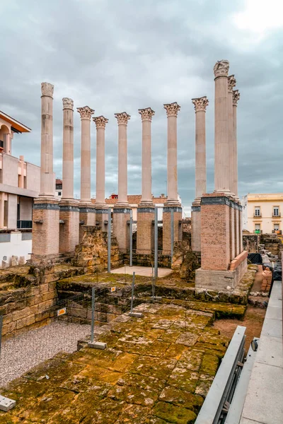 Оставшиеся Колонны Римского Храма Templo Romano Кордовы Андалусия Испания — стоковое фото