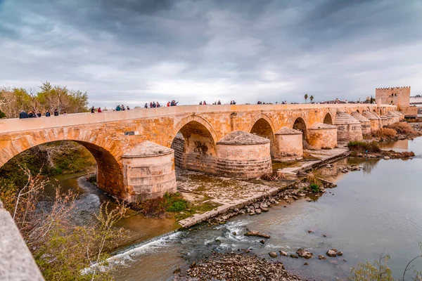 Římský Most Nebo Puente Romano Věž Calahorra Nad Řekou Guadalquivir — Stock fotografie