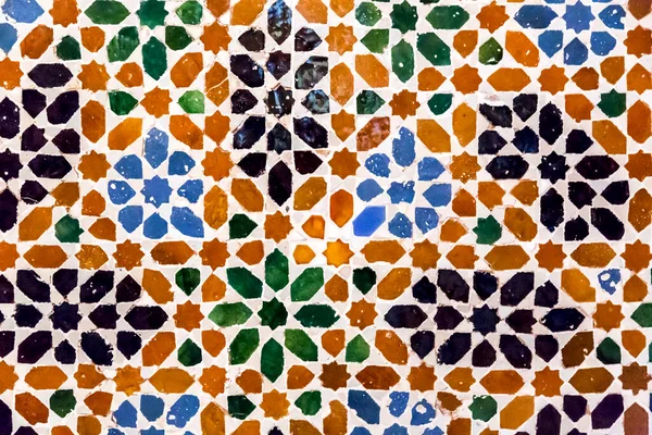 スペイン グラナダの歴史的な街にあるムーア人のイスラムタイルのデザインがテクスチャの背景を閉じます — ストック写真