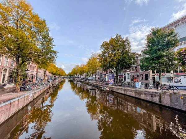 Amsterdam Holandia Października 2021 Kanały Typowa Holenderska Architektura Amsterdamie Stolicy — Zdjęcie stockowe