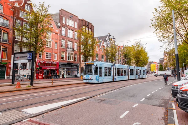 Amsterdam Holandia Października 2021 Widok Ulicę Architektura Rodzajowa Amsterdamie Typowymi — Zdjęcie stockowe