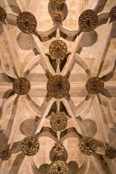 西班牙萨拉曼卡Duenas修道院St Stephen教堂内部的细节 — 图库照片