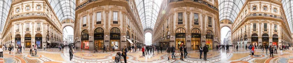 意大利米兰 2022年3月29日 埃曼努埃莱二世画廊 Galleria Vittorio Emanuele 是意大利历史最悠久的购物中心 也是米兰的一个重要地标 以意大利第一位国王的名字命名 — 图库照片