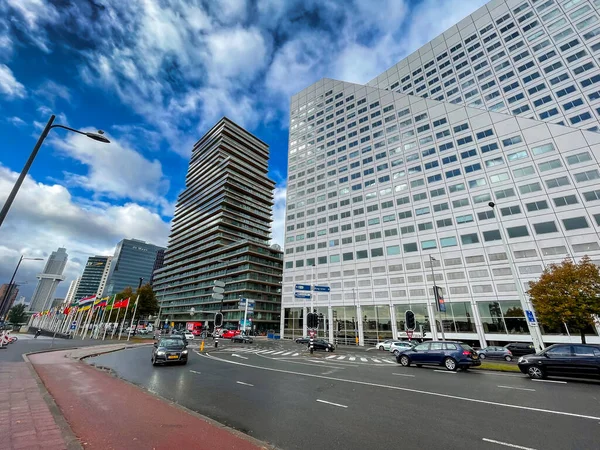 Rotterdam Nederländerna Oktober 2021 Gatuvy Och Modern Arkitektur Med Företagstorn — Stockfoto