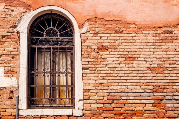 Shabby Window Red Brick Wall Grunge Texture Background Architectural Detail — Stock Photo, Image