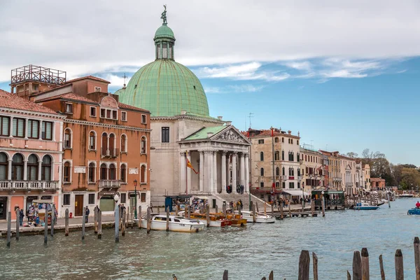 Βενετία Ιταλία Απριλίου 2022 Όμορφα Κανάλια Και Παραδοσιακά Βενετσιάνικα Κτίρια — Φωτογραφία Αρχείου