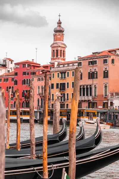 Venice Italy April 2022 Gondolas Ancient Canals Venice Veneto Italy — Stock Photo, Image