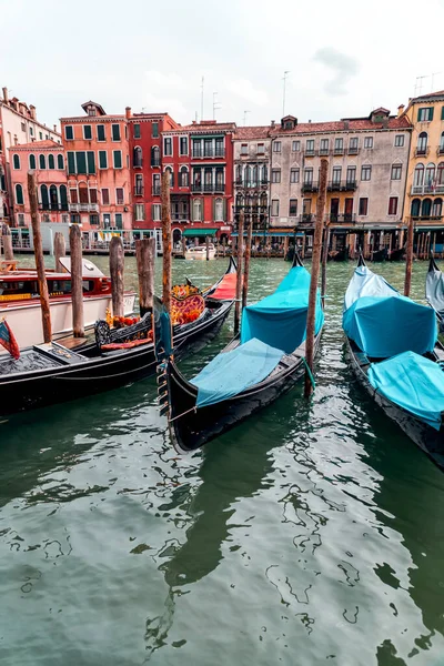 Venise Italie Avril 2022 Gondoles Sur Les Anciens Canaux Venise — Photo