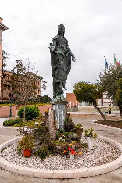 Венеция Италия Апреля 2022 Года Бронзовая Статуя Девы Марии Иммакулата — стоковое фото