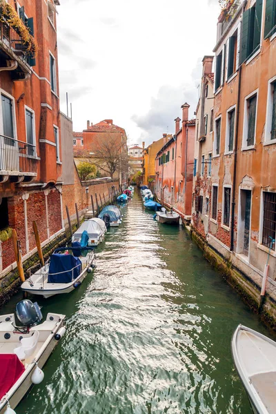 Όμορφα Κανάλια Και Παραδοσιακά Βενετσιάνικα Κτίρια Στη Βενετία Βένετο Βορειοανατολική — Φωτογραφία Αρχείου