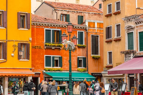 Venesia Italia April 2022 Tipikal Arsitektur Venesia Dan Pemandangan Jalan — Stok Foto