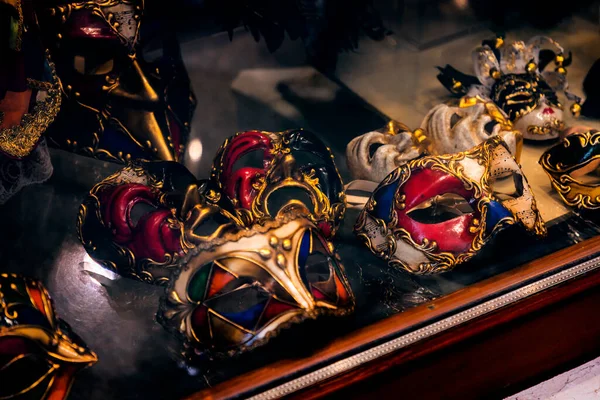 Venetië Italië April 2022 Verscheidenheid Van Traditionele Veneziaanse Maskers Getoond — Stockfoto