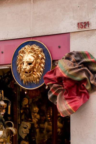 Venecia Italia Abril 2022 Variedad Máscaras Venecianas Tradicionales Expuestas Escaparate — Foto de Stock