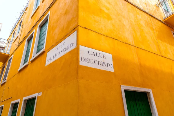 Veneza Itália Abril 2022 Sinais Tradicionais Nome Rua Cidade Velha — Fotografia de Stock