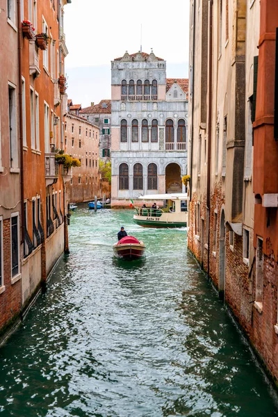 Venice Italy April 2022 Beautiful Canals Traditional Venetian Buildings Venice — ストック写真