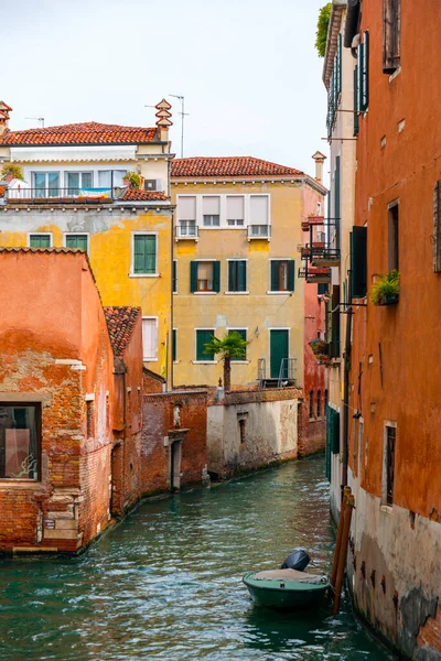이탈리아 베니스 2022 이탈리아 북동부 베니스의 아름다운 운하와 전통적 베네치아 — 스톡 사진