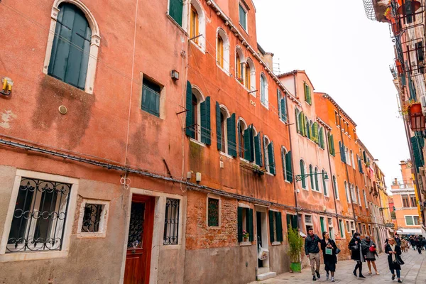 意大利威尼斯 2022年4月2日 威尼斯典型的威尼斯建筑和街道景观 — 图库照片