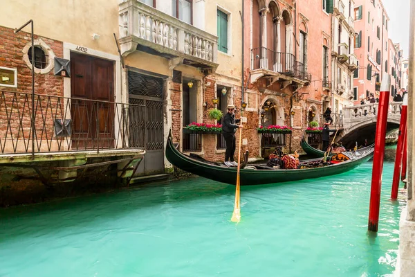 Venise Italie Avril 2022 Gondoles Sur Les Anciens Canaux Venise — Photo