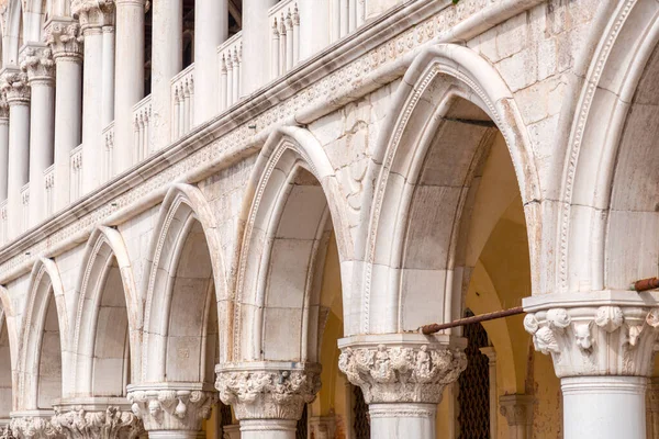 Venedik Önemli Simgelerinden Biri Olan Palazzo Ducale Nin Dış Görünüşü — Stok fotoğraf