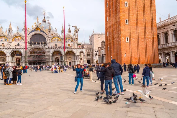 Venecia Italia Abril 2022 Monumentos Históricos Personas Caminando Plaza San —  Fotos de Stock