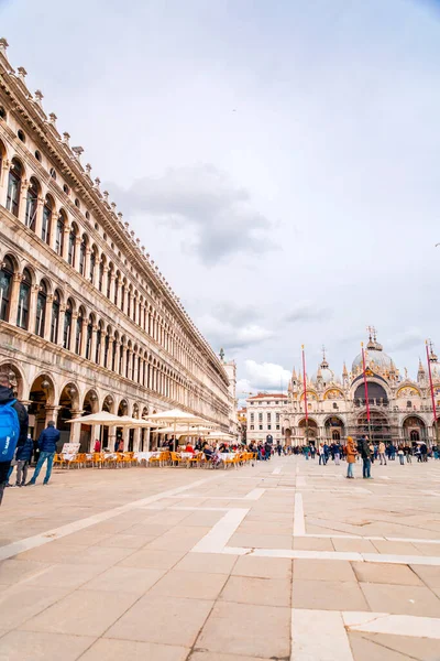 Venecia Italia Abril 2022 Monumentos Históricos Personas Caminando Plaza San —  Fotos de Stock