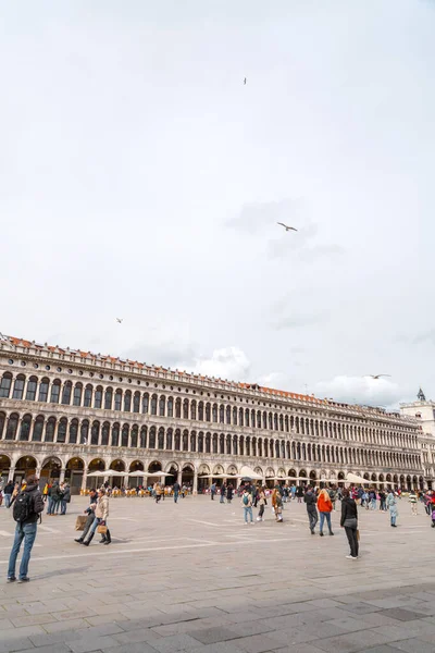 Venecia Italia Abril 2022 Monumentos Históricos Personas Caminando Plaza San —  Fotos de Stock