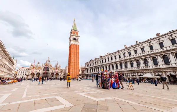 Benátky Itálie Dubna 2022 Historické Památky Lidé Procházky Náměstí Svatého — Stock fotografie