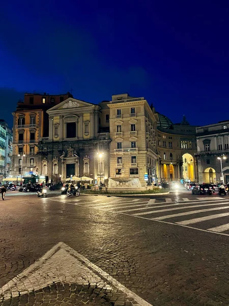 意大利那不勒斯 2022年4月8日 意大利坎帕尼亚公民投票广场 Plebiscite Square 旁边的那不勒斯市主要广场之一的里雅斯特 特伦托广场 Piazza Trieste Trento — 图库照片