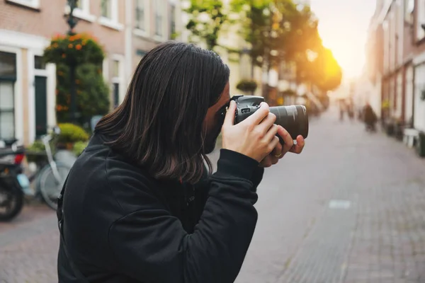 Одинокий Мужчина Фотографирует Вечернем Солнечном Свете Шидаме Нидерланды — стоковое фото