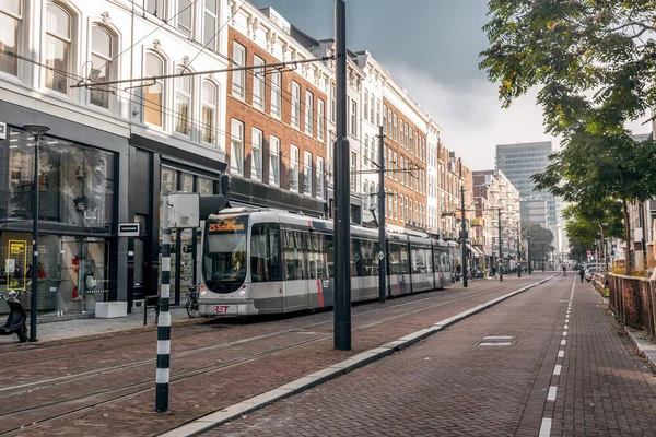 Rotterdam Holanda Outubro 2021 Eléctrico Moderno Cidade Ligeira Que Passa — Fotografia de Stock