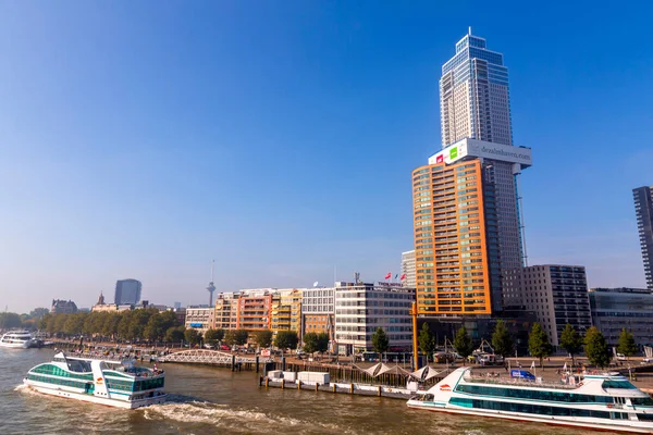 Rotterdam Holanda Outubro 2021 Torres Negócios Modernas Localizadas Torno Margem — Fotografia de Stock