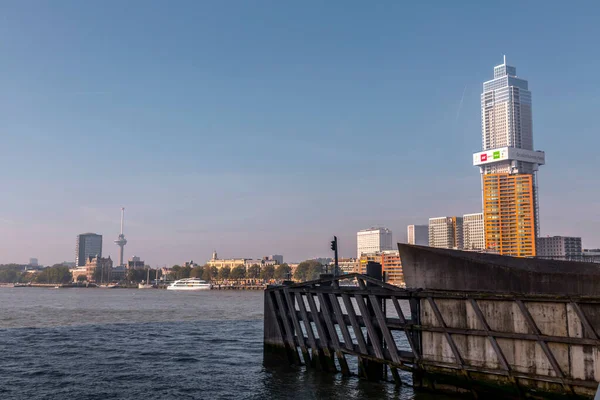 Rotterdam Holanda Outubro 2021 Torres Negócios Modernas Localizadas Torno Margem — Fotografia de Stock