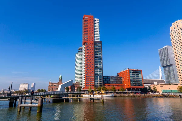 Rotterdam Oktober 2021 Moderne Bedrijfstorens Gelegen Aan Oever Van Nieuwe — Stockfoto