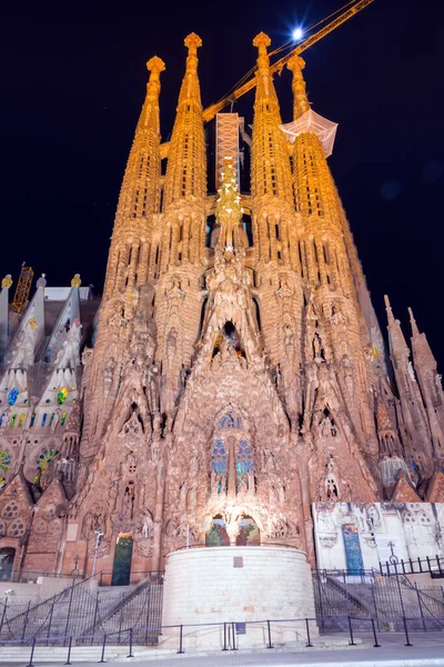 Barcelona Spanyolország Feb 2022 Éjszakai Kilátás Sagrada Familia Egy Nagy — Stock Fotó